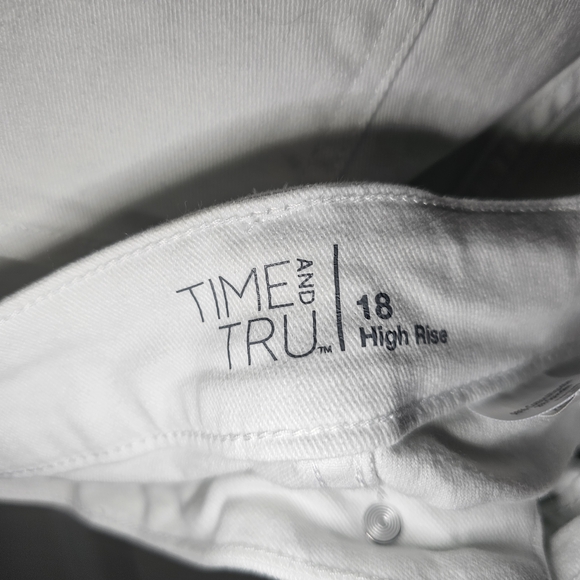 2 Pair Time and Tru White and Black High Rise Denim Pants. Sell Togther - Picture 2 of 5